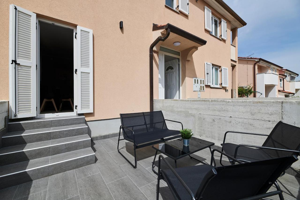 Villa Dvori Basanija Exterior photo